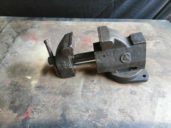 SWIVEL VISE LOT7