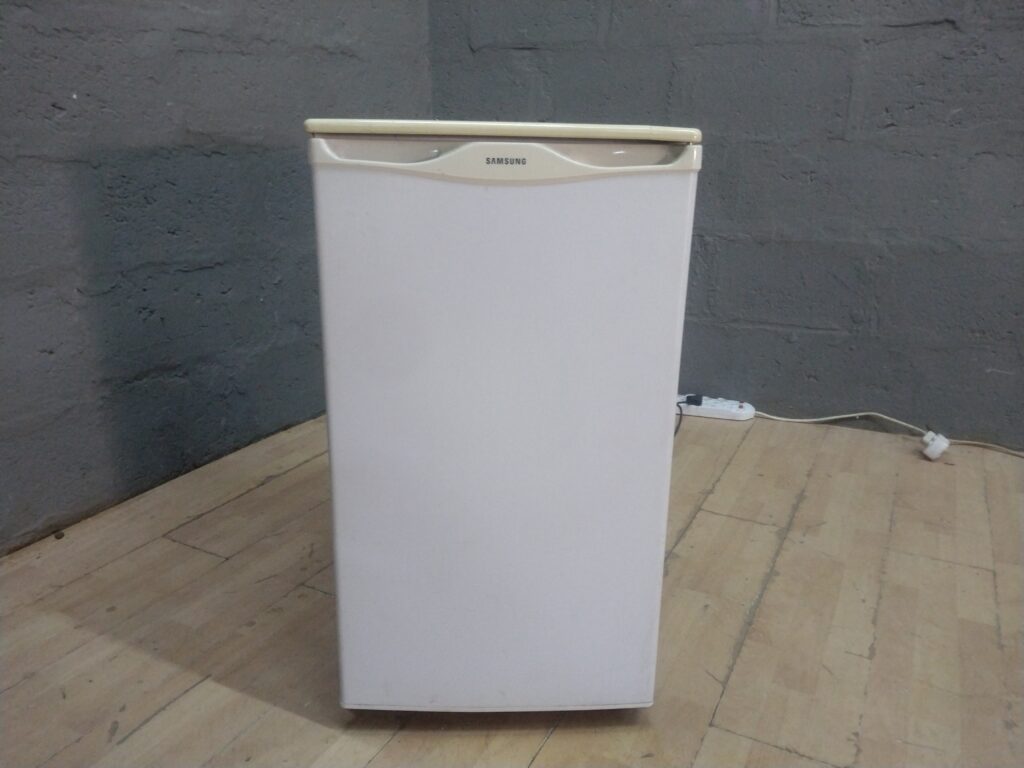 Samsung Compact / Mini Refrigerator (Model SRG-120) — Single Unit
