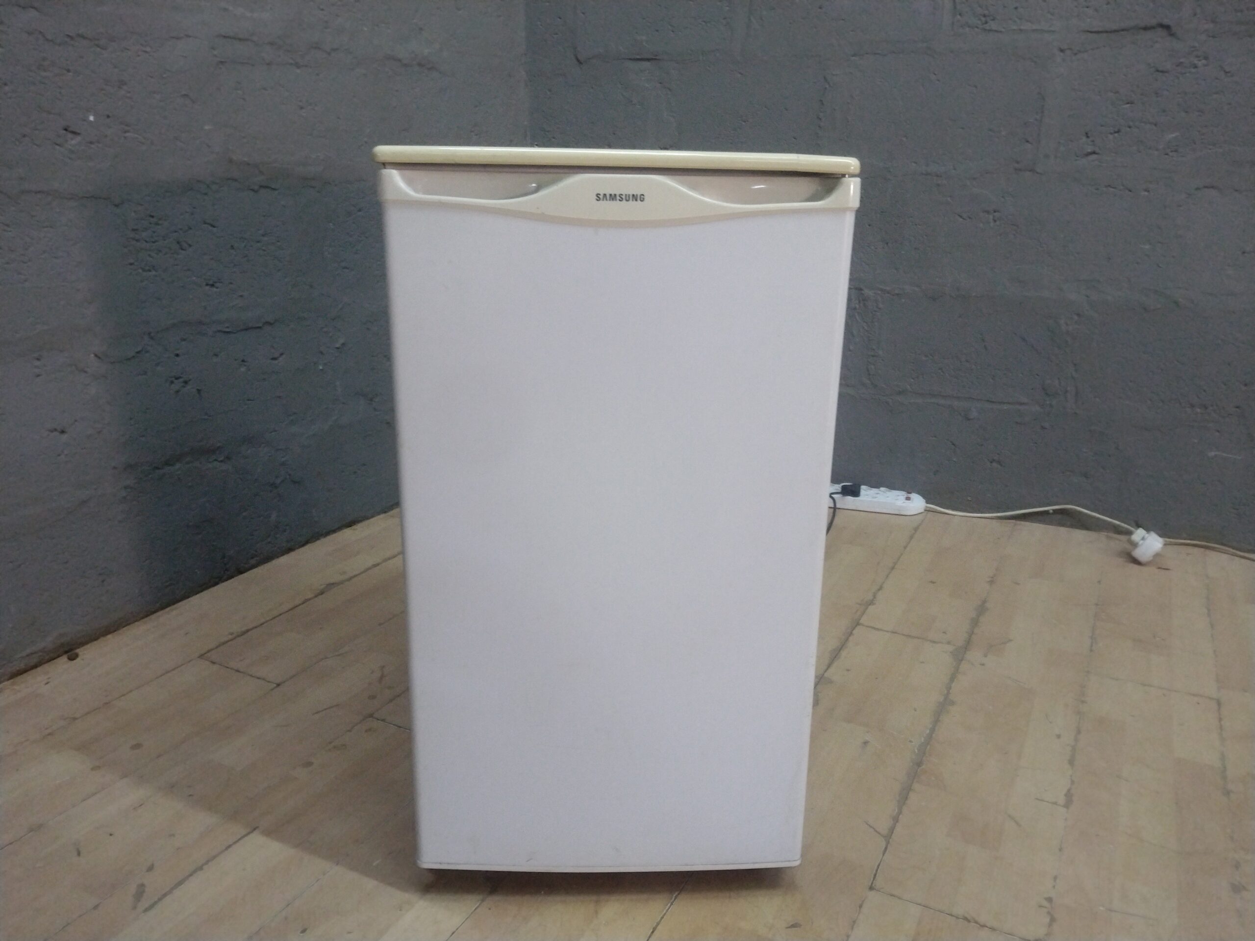 Samsung Compact / Mini Refrigerator (Model SRG-120) — Single Unit