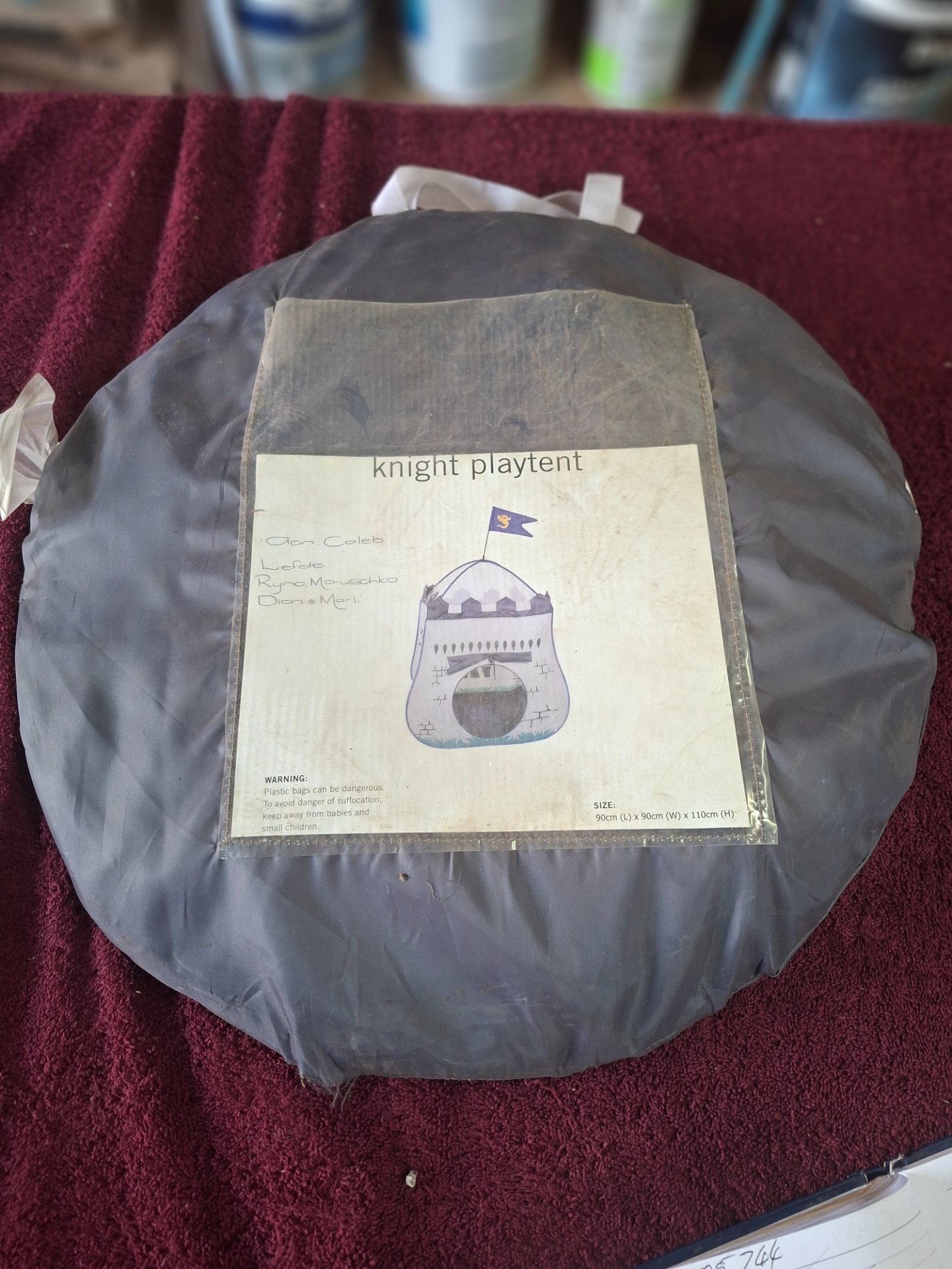 Knight playtent — children’s pop-up tent in round carry bag (90 x 90 x 110 cm) — used, labelled