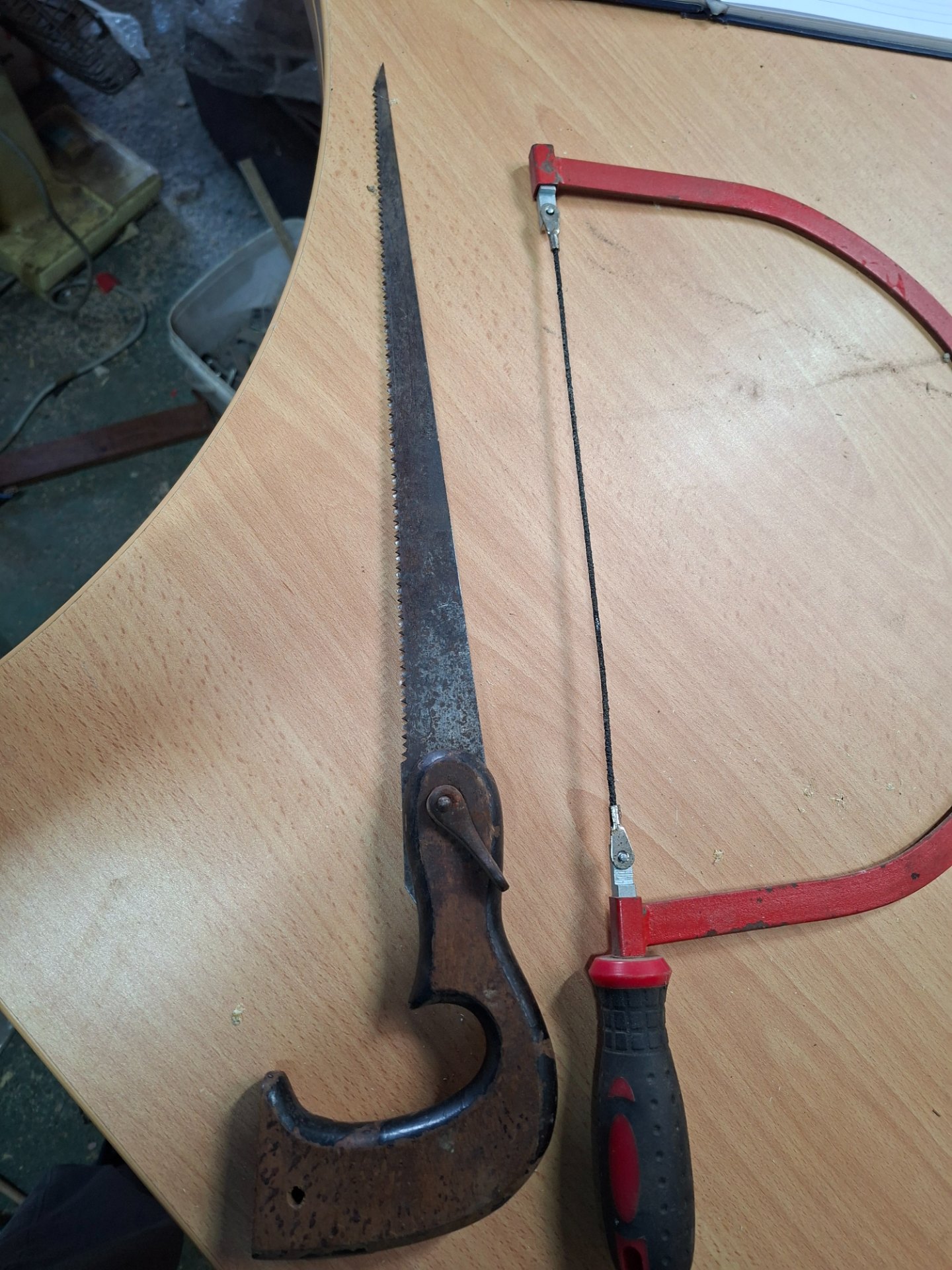 Mixed lot: vintage wooden-handled handsaw + junior hacksaw frame + spare blade — used, surface rust