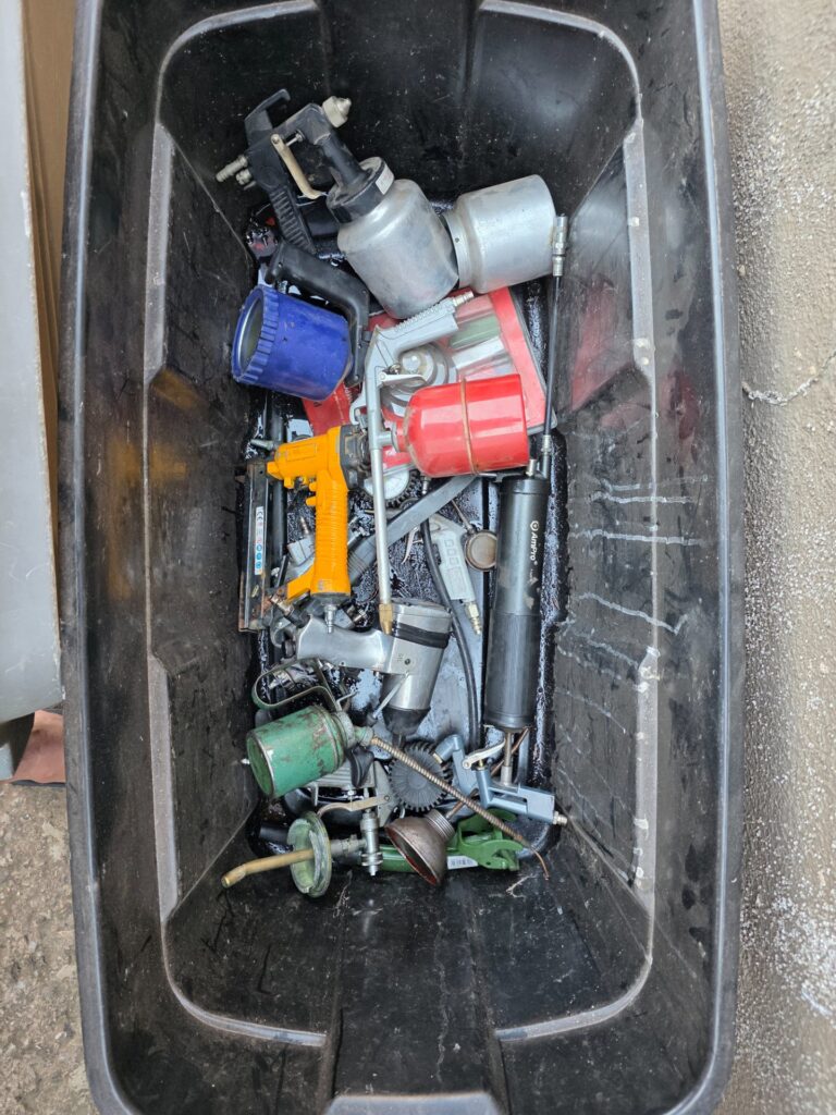 Bulk Lot of 12 Pneumatic/Air Tools & Accessories in Storage Tub – AmPro, AirCoat, WESCO