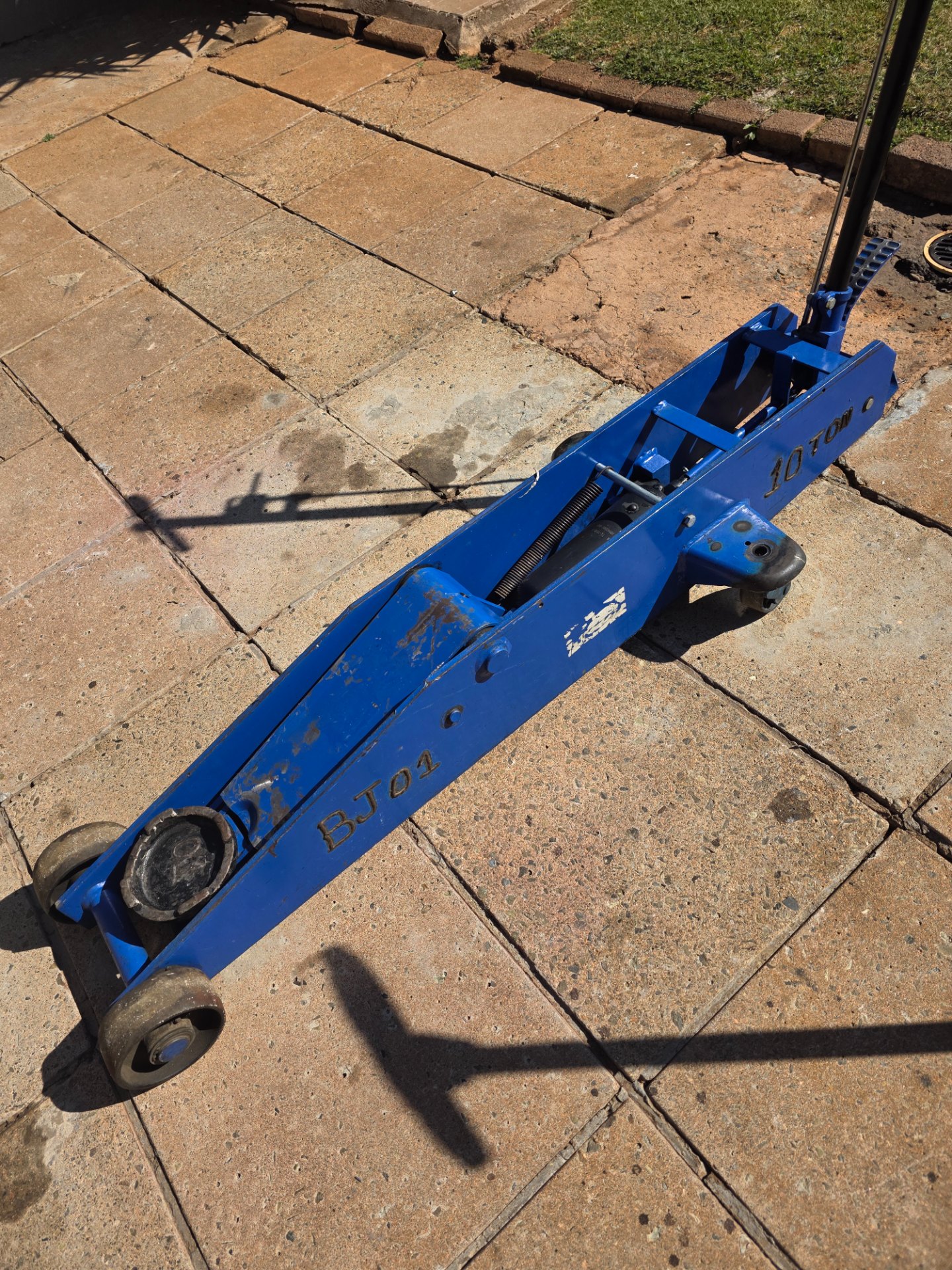 Heavy Duty 10 Ton Hydraulic Floor Jack – Type TL-1101, Fully Functional