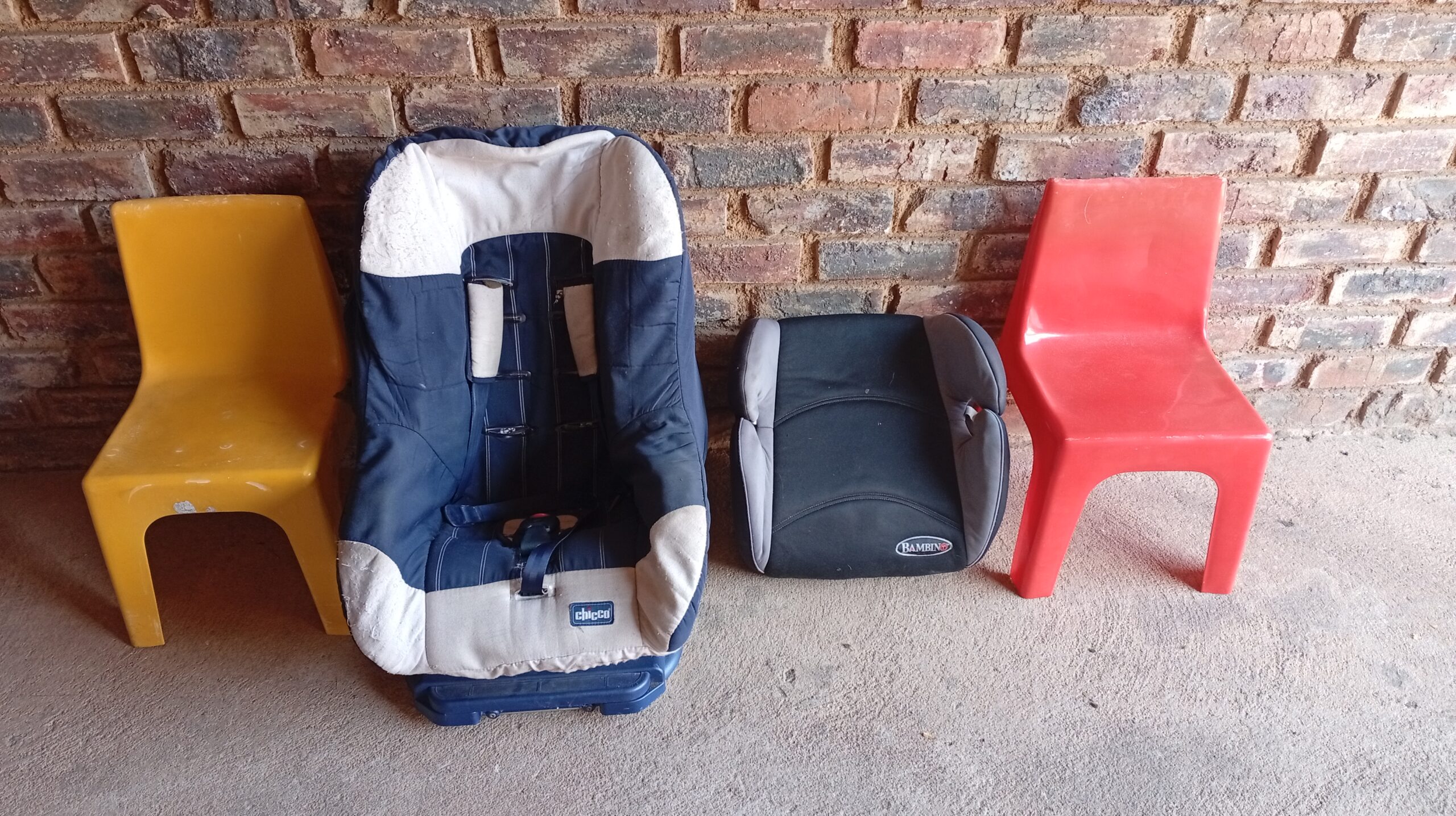Mixed lot: 2 Child Car Seats + 2 Plastic Kiddie Chairs (4 items)