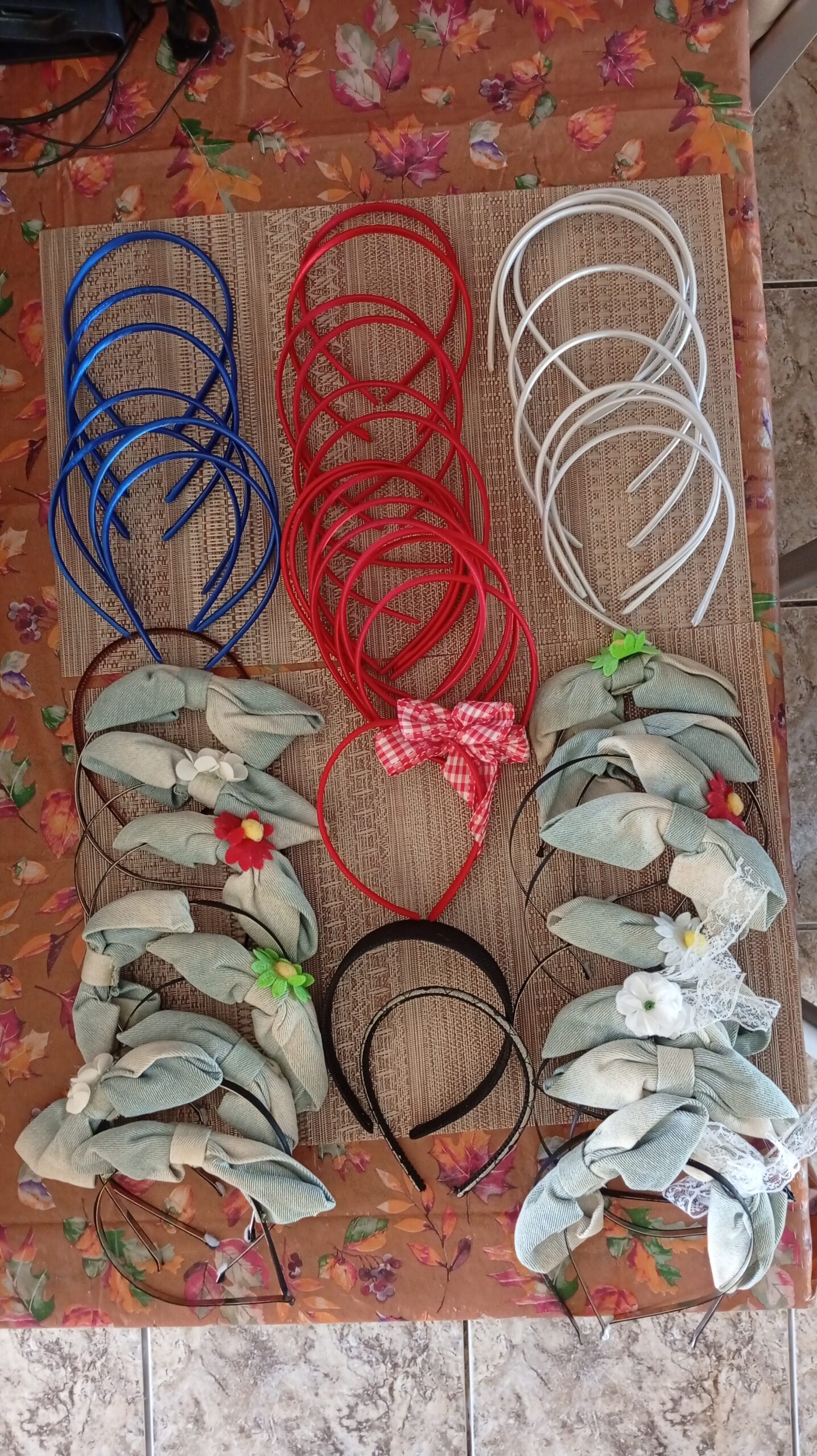 Joblot of Children’s Alice Bands / Headbands (Approx. 45 pieces, assorted bows & plain)