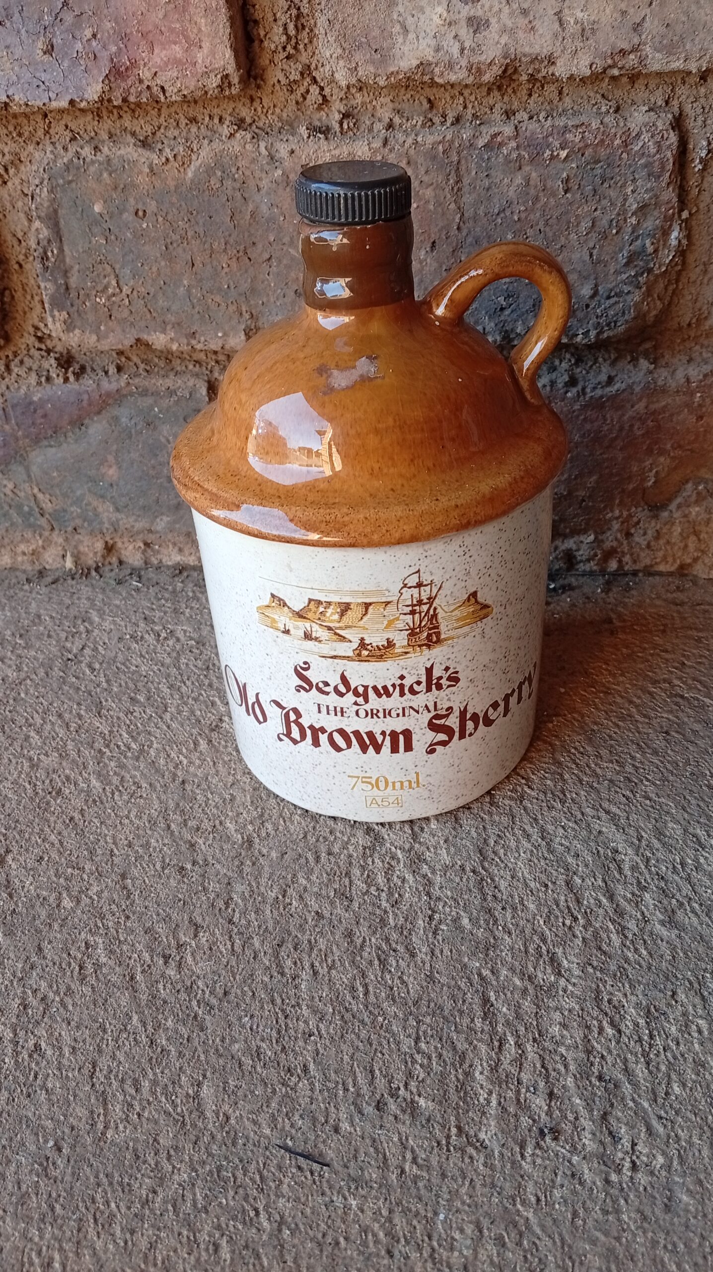 Sedgwick’s Old Brown Sherry Ceramic Jug/Flagon 750ml — 29cm