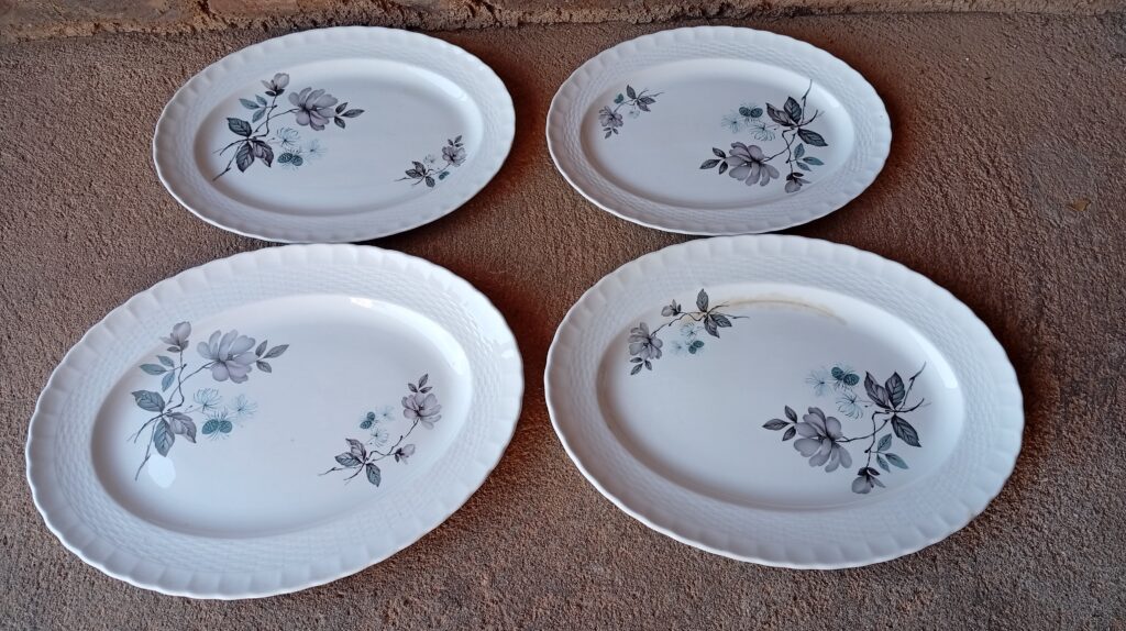 Set of 4 Oval Serving Plates with Blue/Grey Floral Pattern
