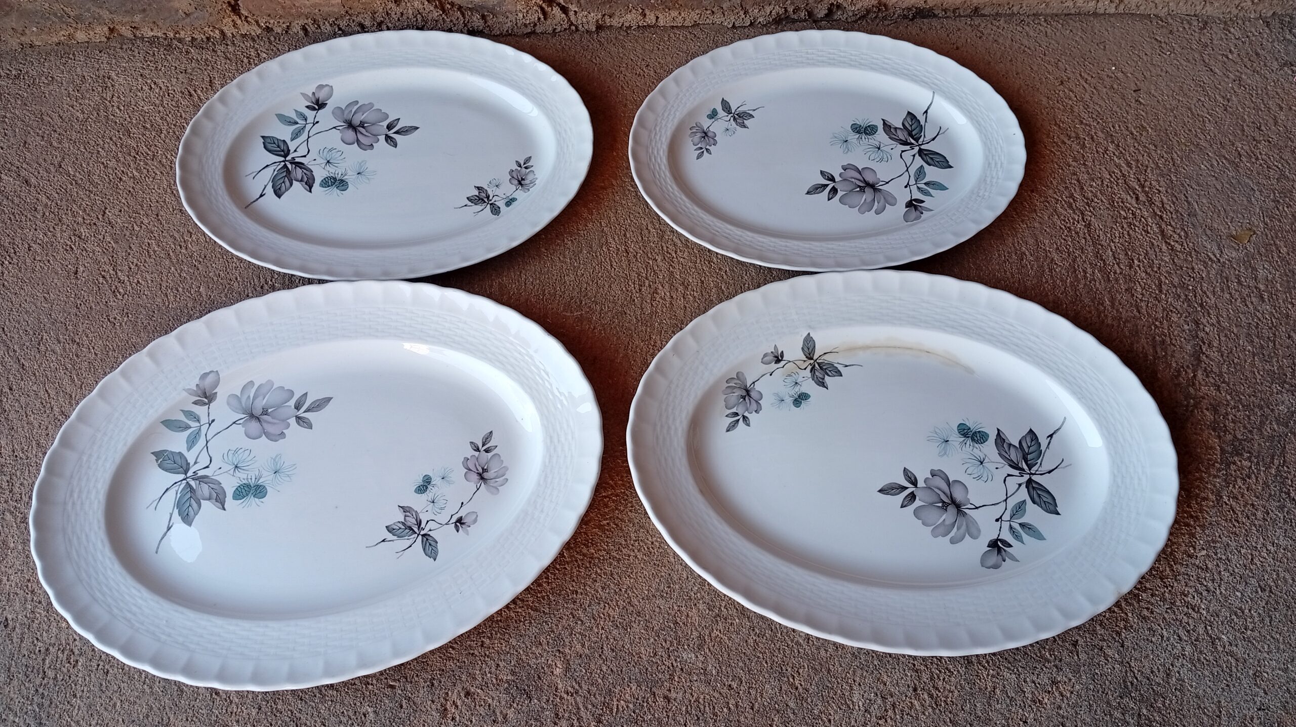 Set of 4 Oval Serving Plates with Blue/Grey Floral Pattern