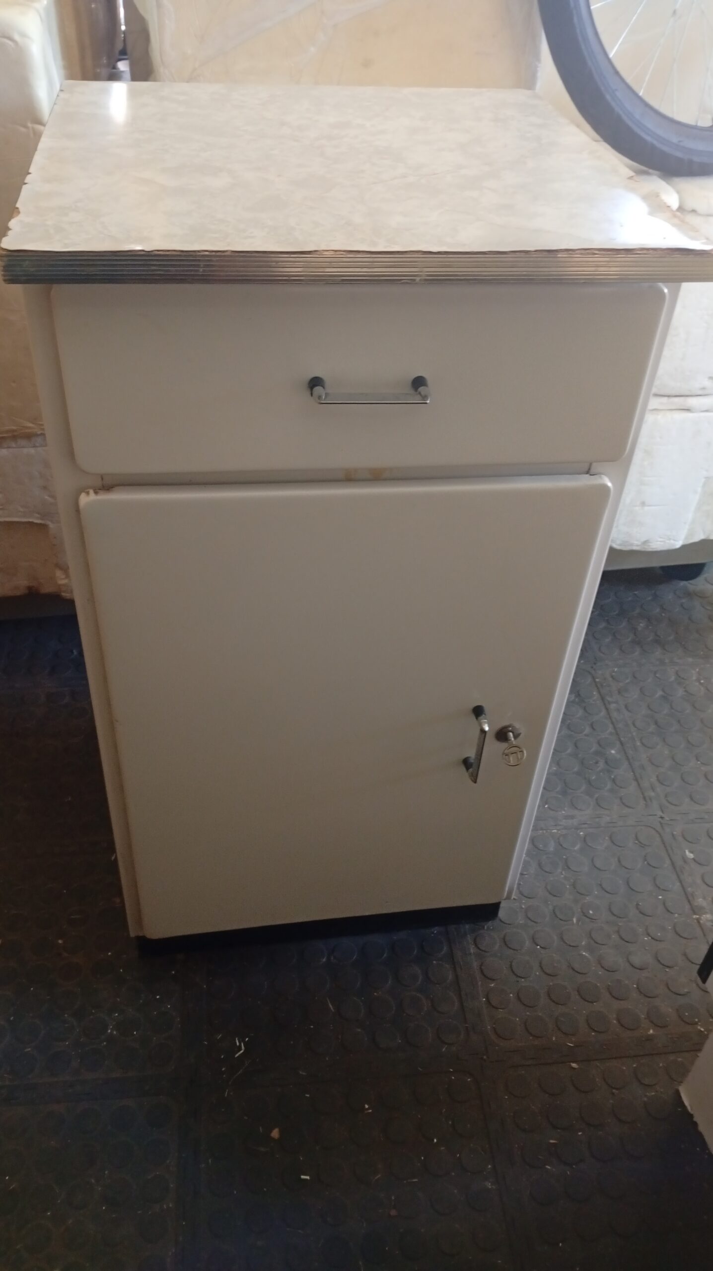 Freestanding Kitchen Cabinet with Drawer & Lower Door, Laminated Top