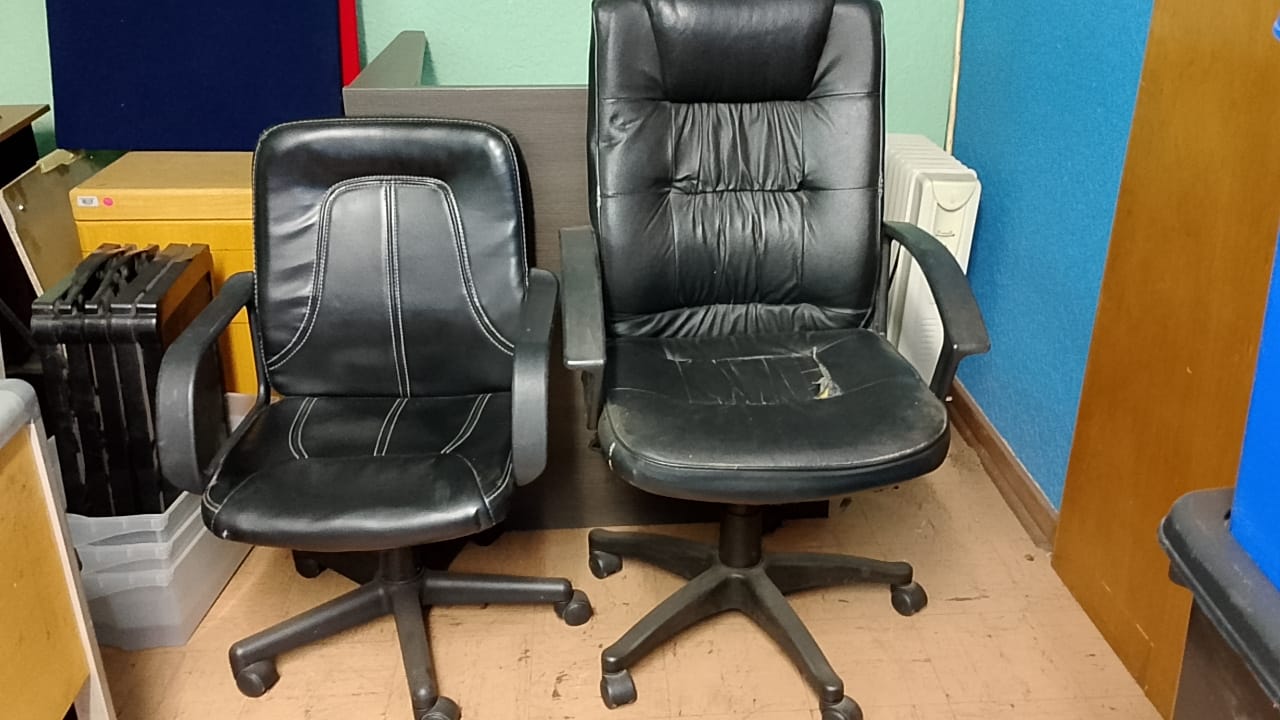 Pair of Black Office Swivel Chairs on Castors (Set of 2)