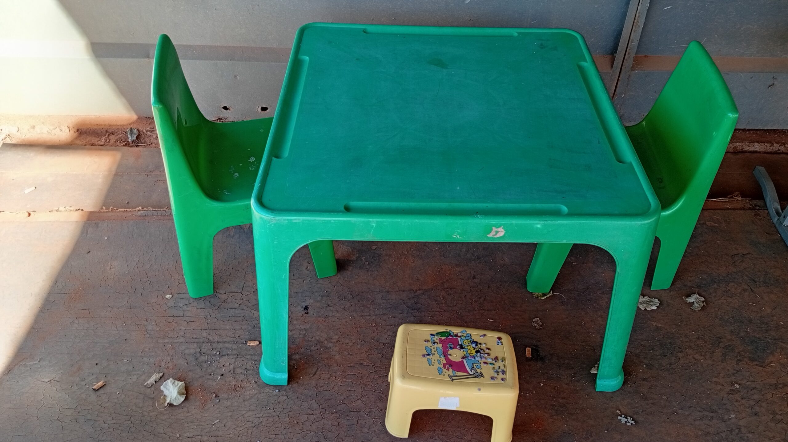 Children’s Plastic Kiddies Table with Three Small Seats (Green & Yellow)