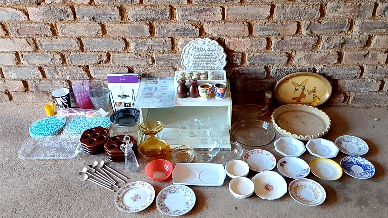 Mixed Lot of Assorted Kitchenware — Plates, Bowls, Glasses, Trays (approx. 30pcs)