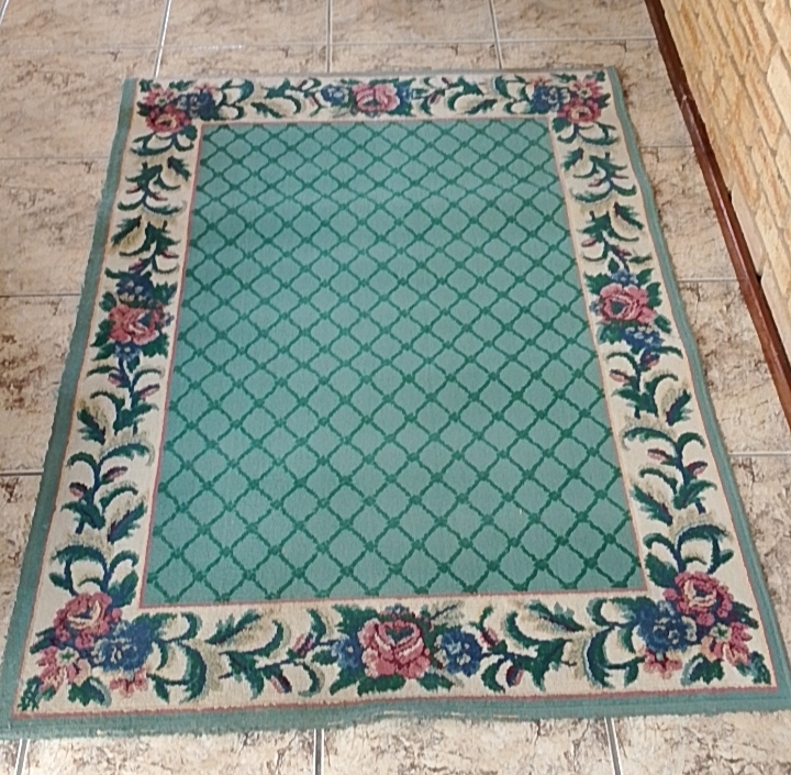 Used Rectangular Light-Green Floral Border Carpet / Rug (1.16m x 1.58m)