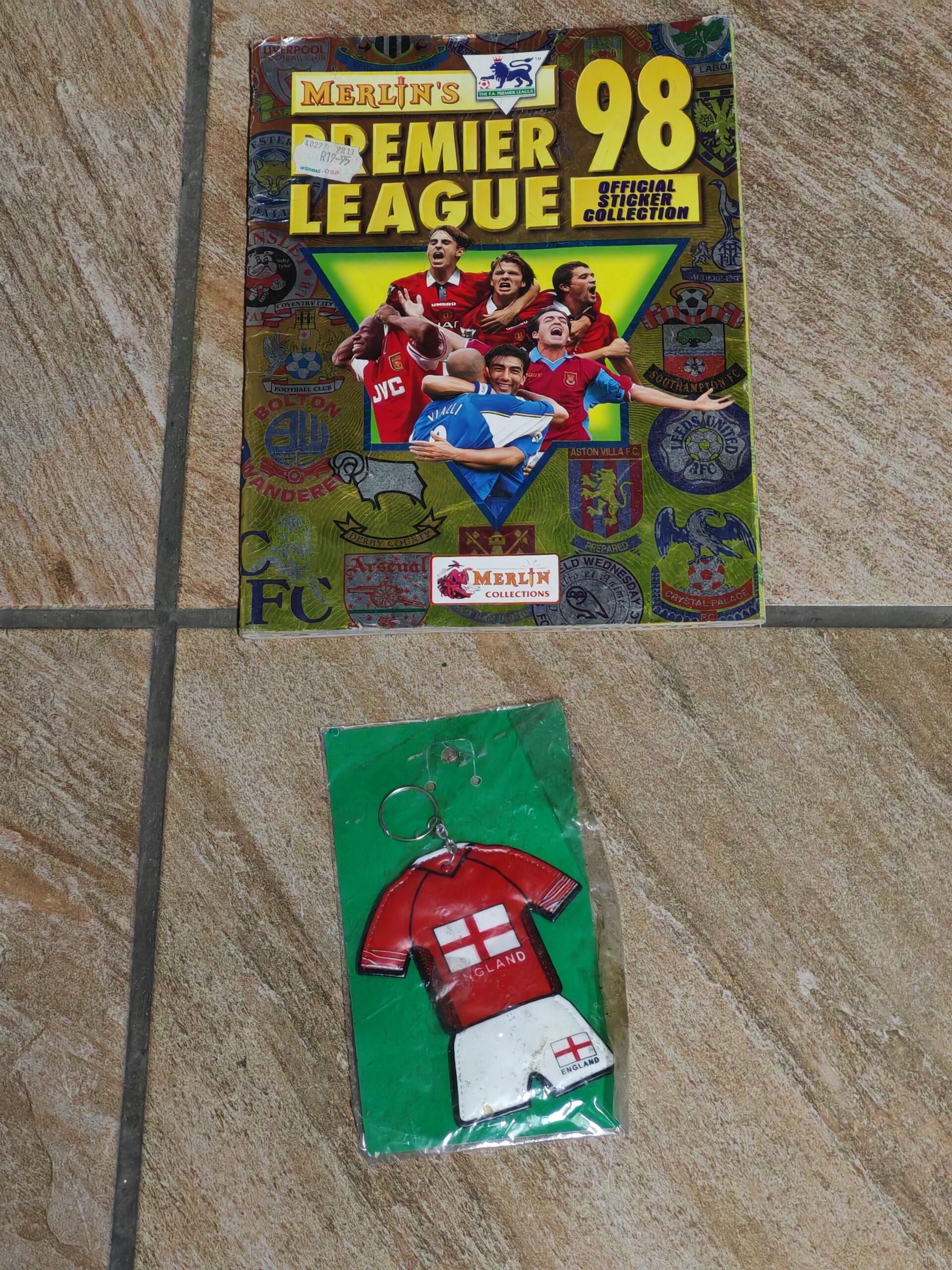 Merlin Premier League 98 Sticker Album & England Jersey Keyring (2 pcs)