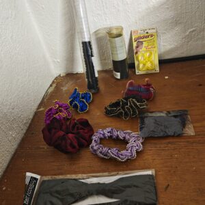 Assorted Hair Bands & Scrunchies Bundle – approx. 11 pieces, mixed packaged/loose