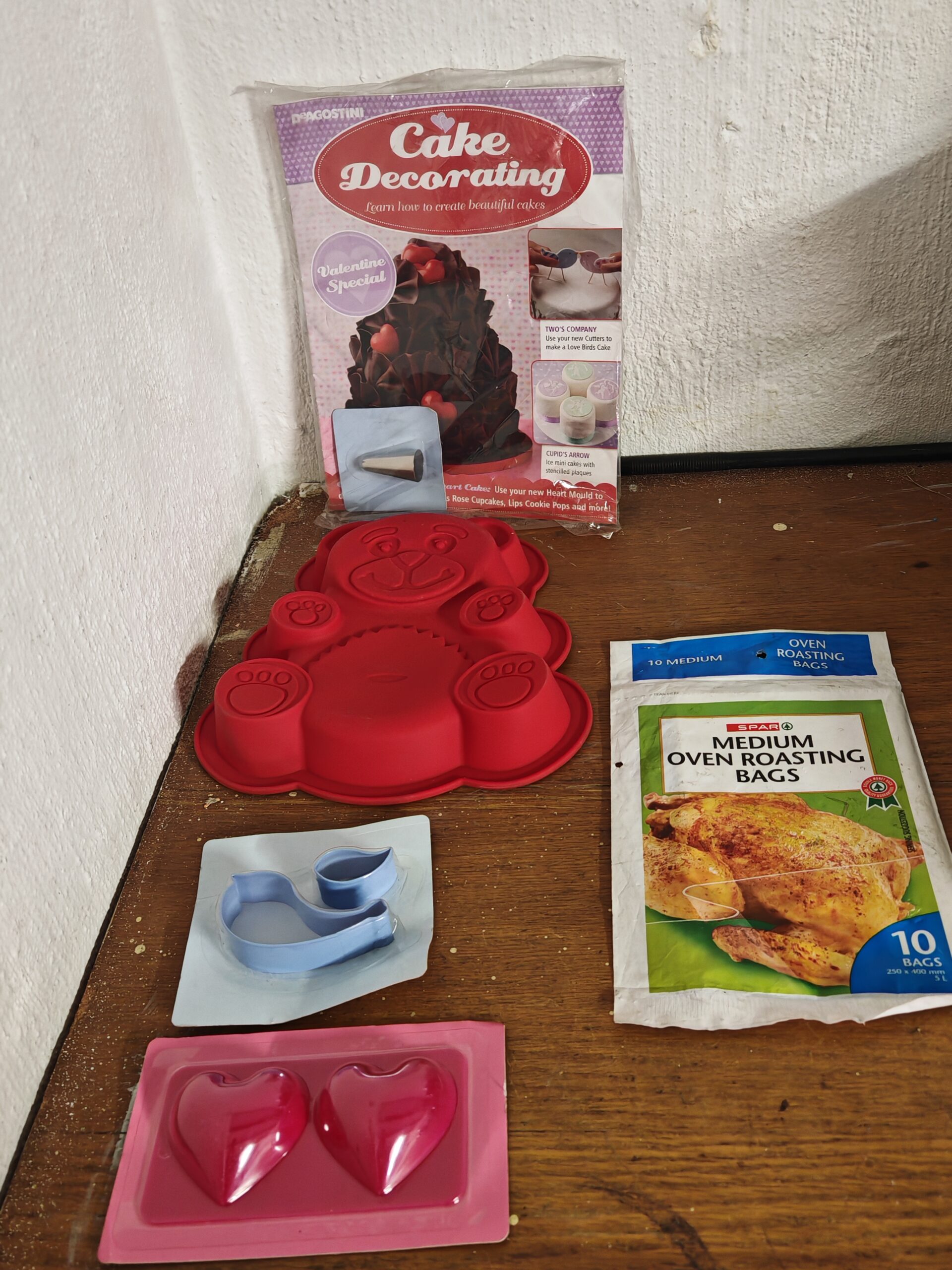 Bundle of Silicone Baking Moulds & Baking Accessories (5-piece lot)