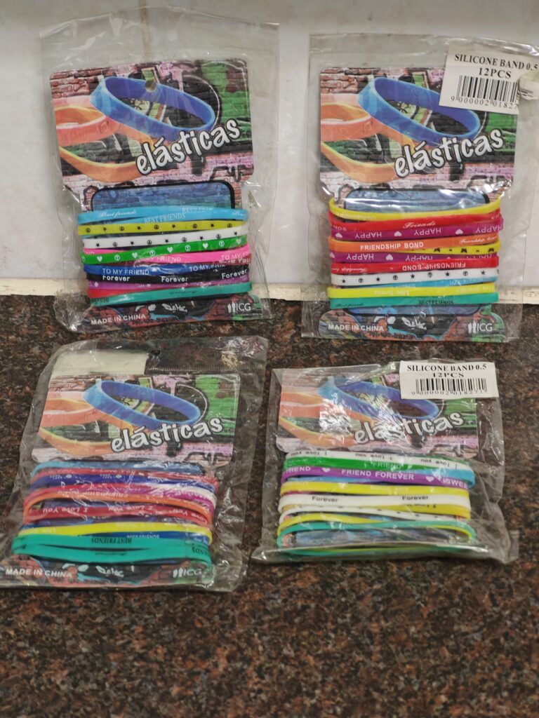 Lot of 4 Sealed Packs – Assorted-Colour Silicone Wristbands (elásticas)