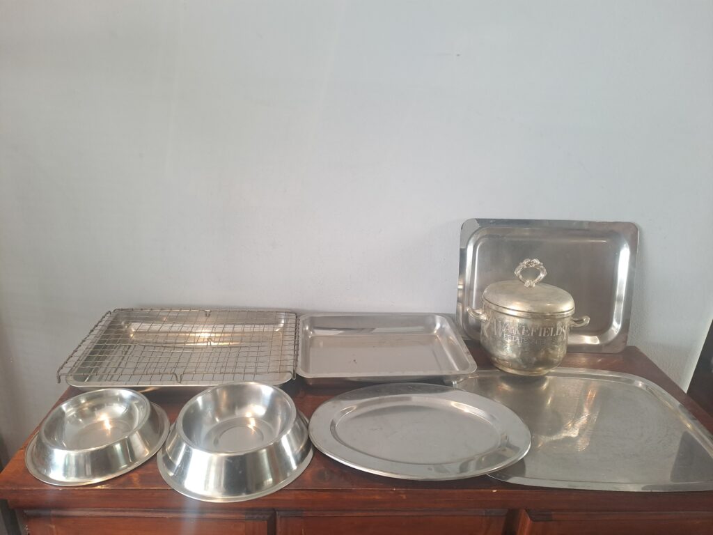 Mixed Lot of Metal Trays, Bowls, Wire Rack and Lidded Ice Bucket (9 pcs approx.)