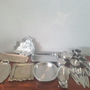 Mixed lot of silver-coloured servingware & cutlery — approx. 25–35 pcs