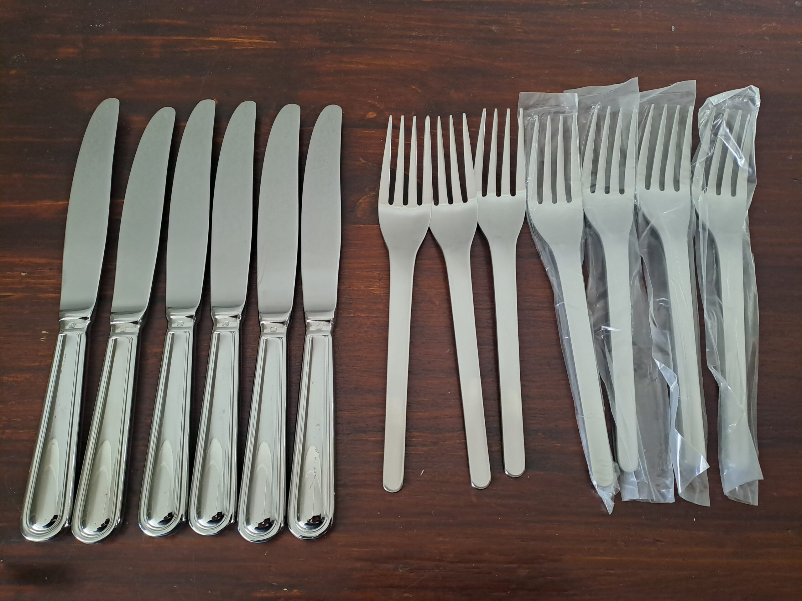 Mixed Lot: LEONARDO Stainless Steel Cutlery — 6 Knives & 7 Forks (approx. 13pcs)