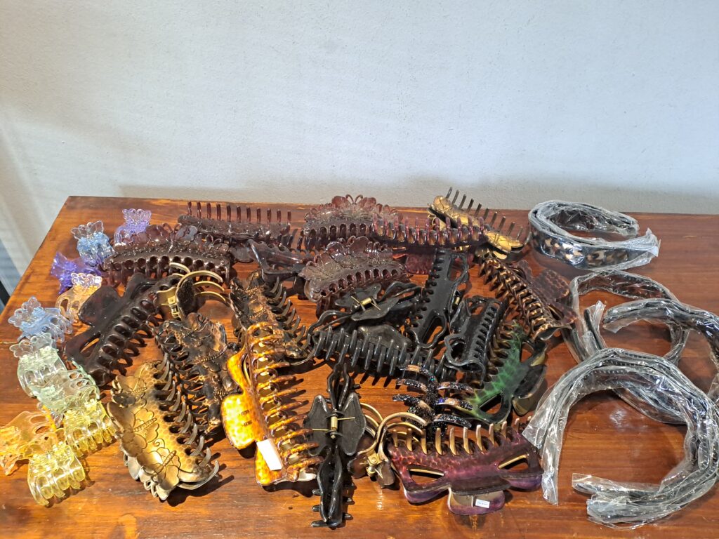 Mixed Lot of Jaw/Claw Hair Clips with 4–5 Alice Headbands (approx. 30–35 pcs)