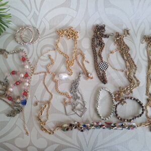 Assorted costume jewellery lot — mixed necklaces, bracelets & earrings (approx. 18pcs)