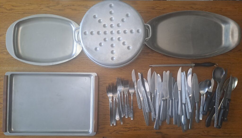 Mixed Lot: Stainless-Look Serving & Baking Trays with Assorted Cutlery (60–75 pcs)