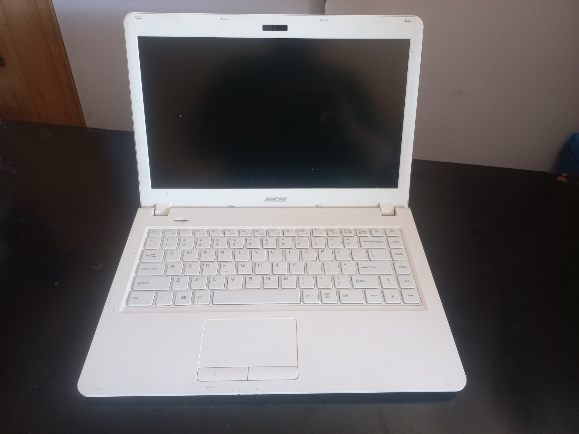 Mecer A21R Notebook/Laptop – Untested, No Charger, For Parts or Repair