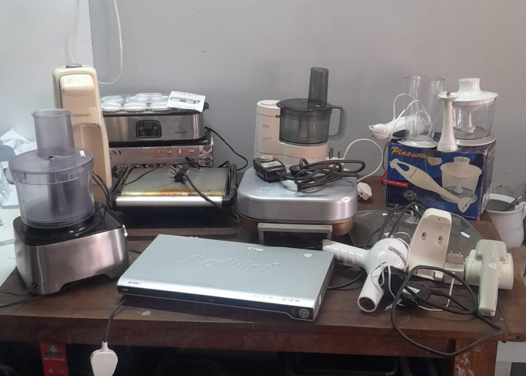 Mixed Joblot of Small Kitchen & Electronic Appliances (8–12 pieces)