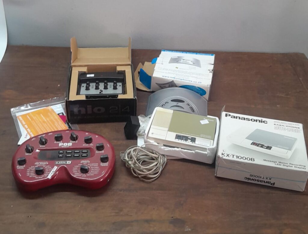 Mixed lot of 6 audio & telecom items incl. Line 6 POD, Novation nio 2|4 boxed