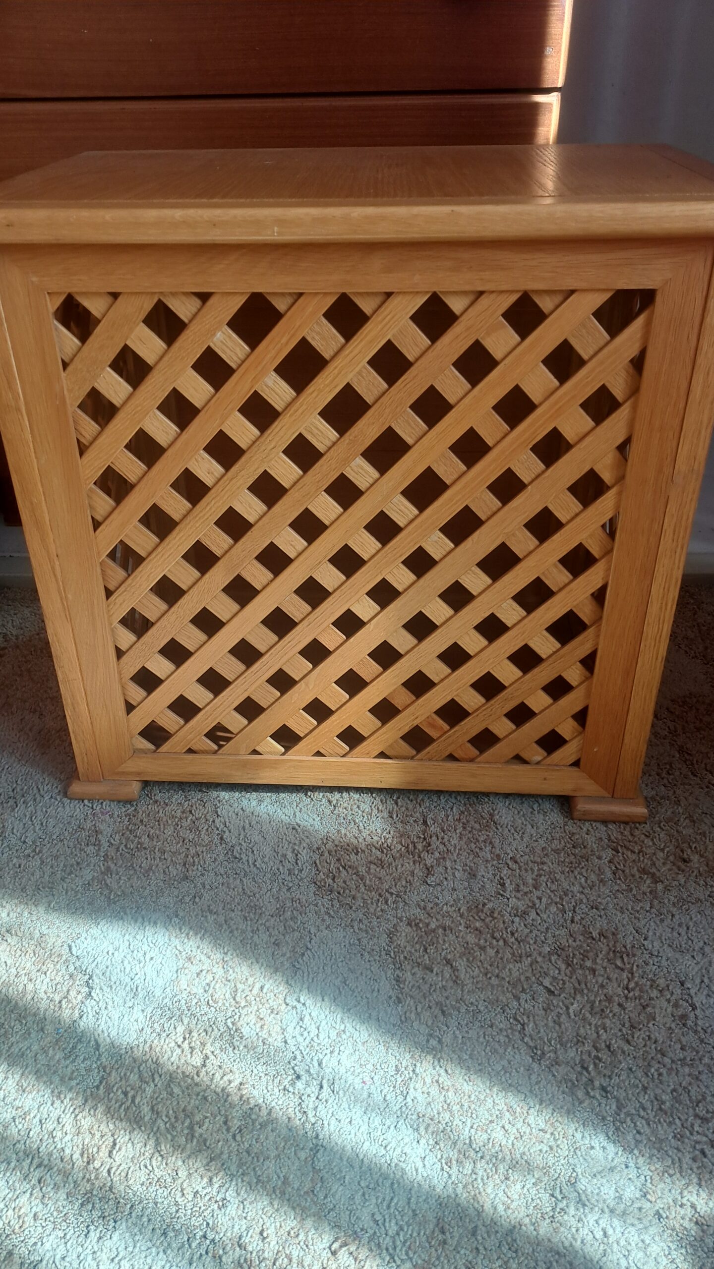 Wooden Lattice-Style Laundry Basket with Hinged Lid