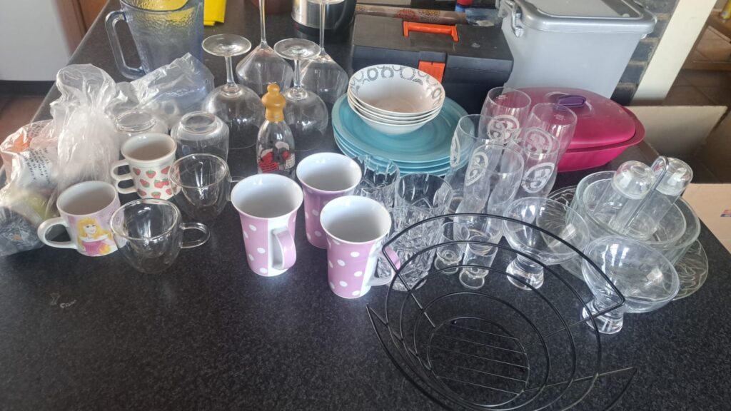 Mixed Kitchenware Lot – Assorted Glassware, Mugs, Plates & Containers (30–40 pcs)