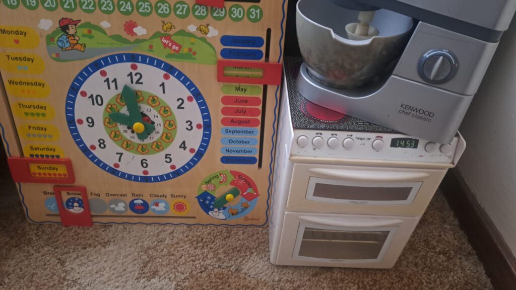 Mixed lot of used plush & toy play items incl. wooden clock & Kenwood toy mixer