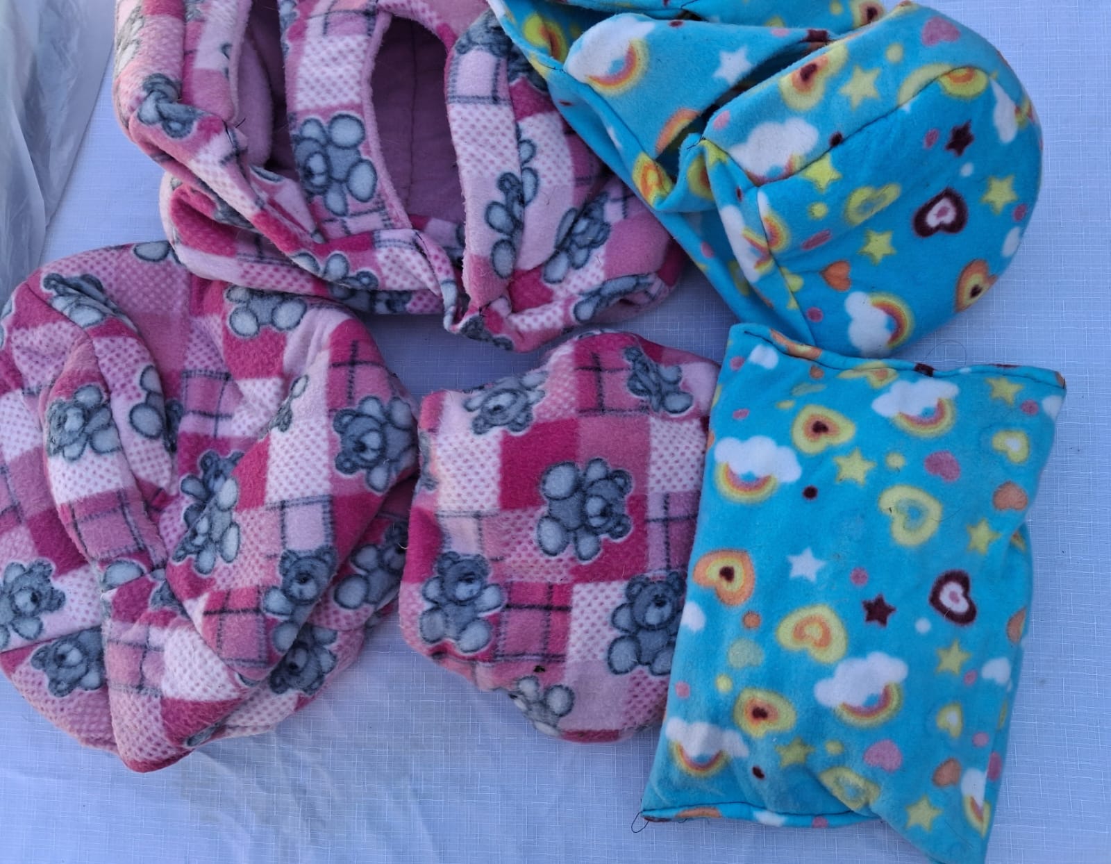 Bundle of 6 small fleece pet beds/pouches – mixed pink & blue patterns