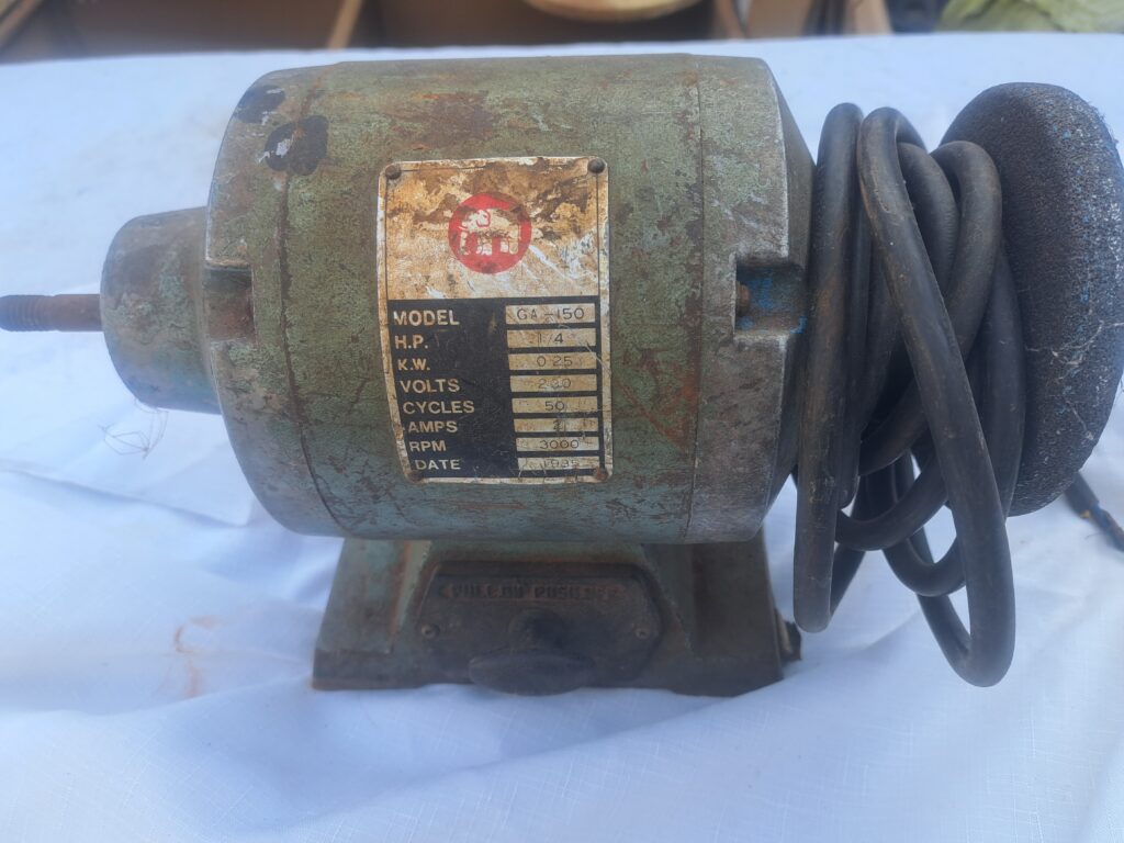 Bench-mounted Electric Motor GA-150 with Mounted Buffer Wheel