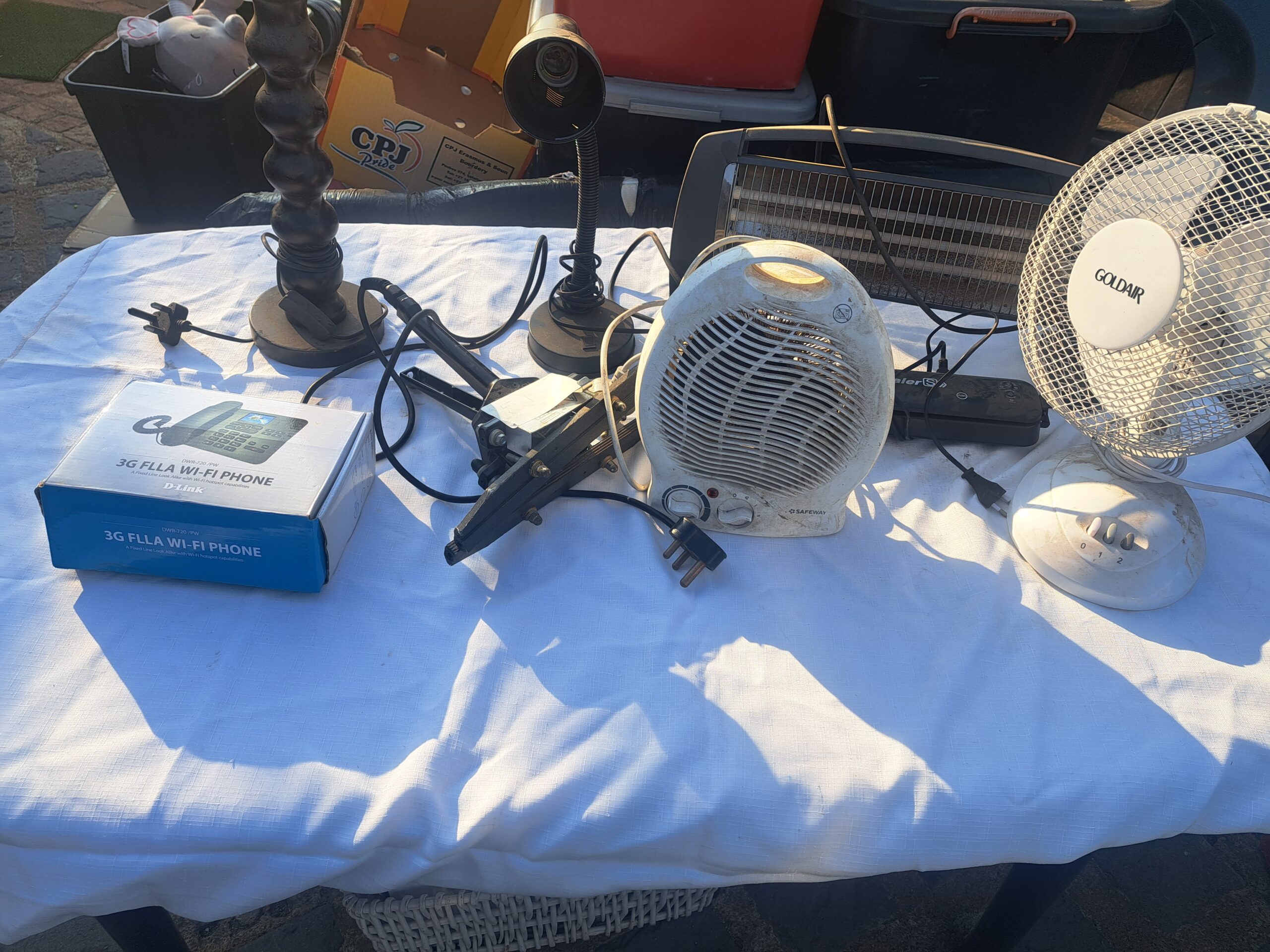Untested mixed lot of small appliances & lamps — 8 items (approx.)