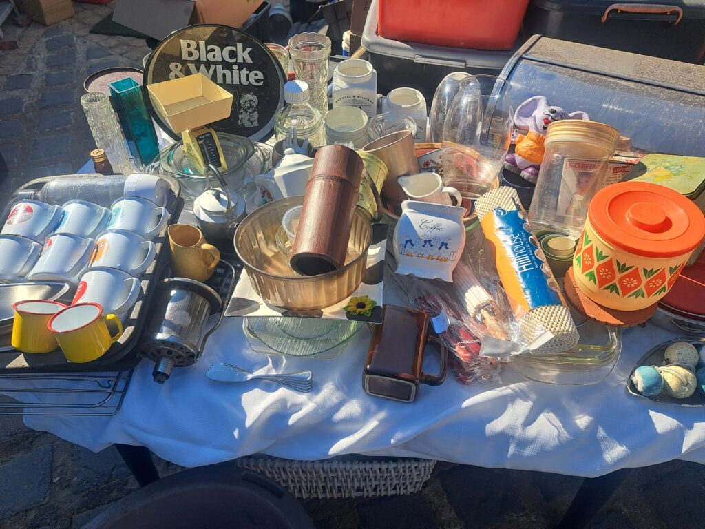 Mixed kitchenware job lot – assortment of mugs, glassware, containers & bread bin