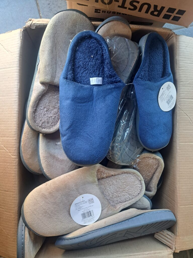 Joblot of Mixed Slippers (tan/beige & dark blue) — approx 3–4 pairs