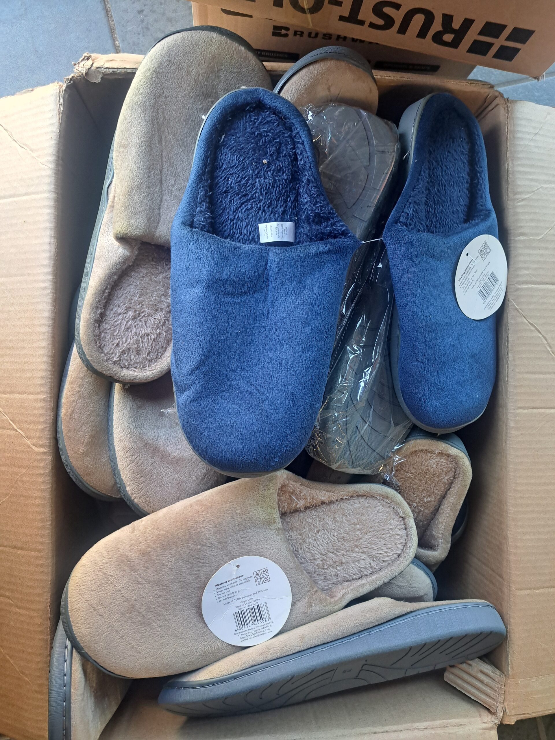 Joblot of Mixed Slippers (tan/beige & dark blue) — approx 3–4 pairs
