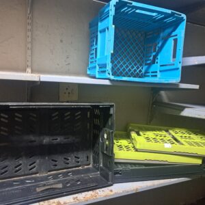 Bundle of 5 Mixed-Colour Plastic Crates & Folding Panels