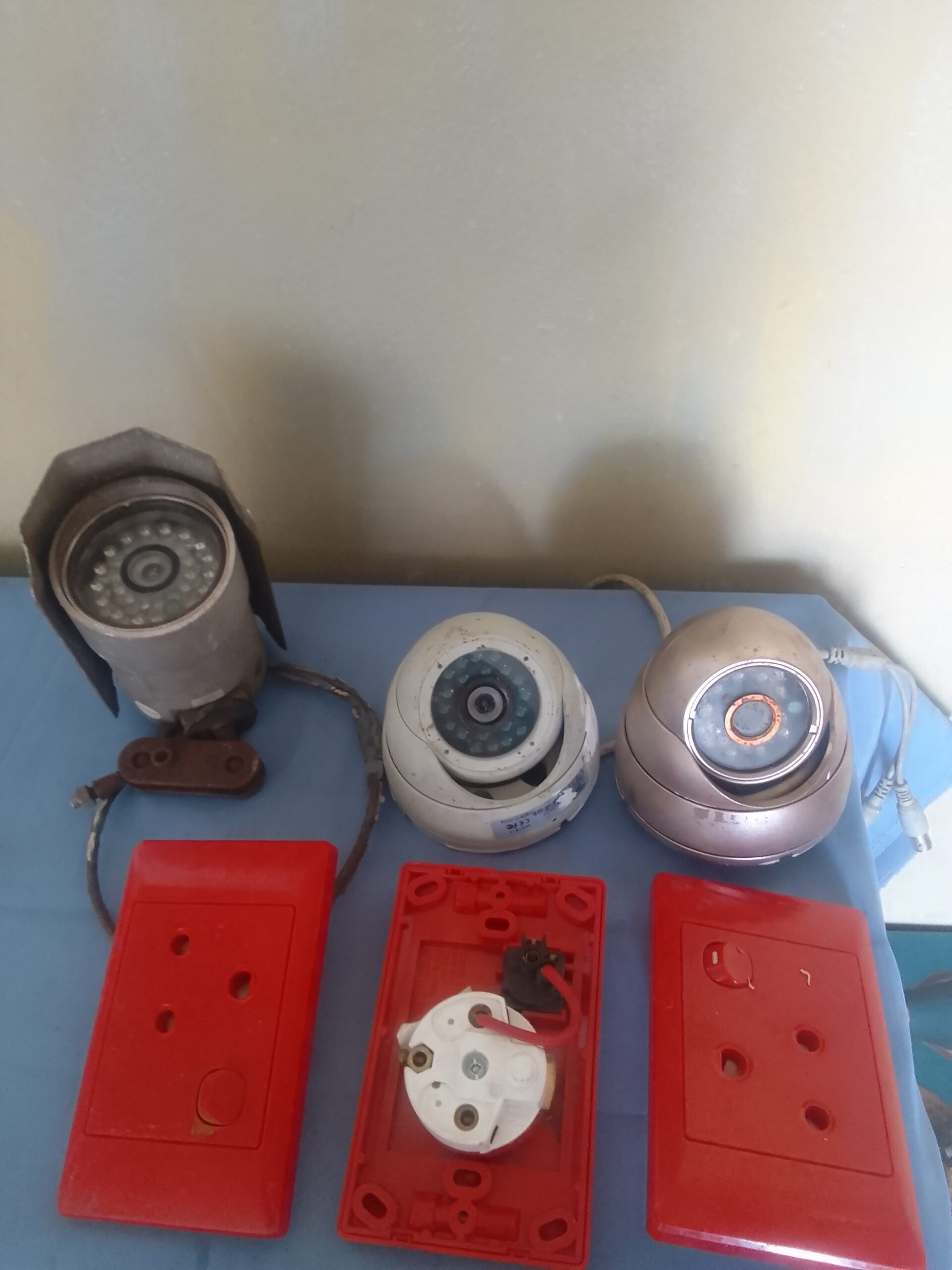 Mixed lot of 3 security cameras + 3 red faceplates — used, untested