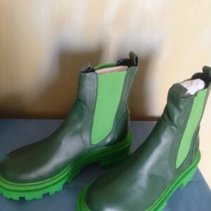 Pair of Green Chelsea-Style Boots, US 6 ()
