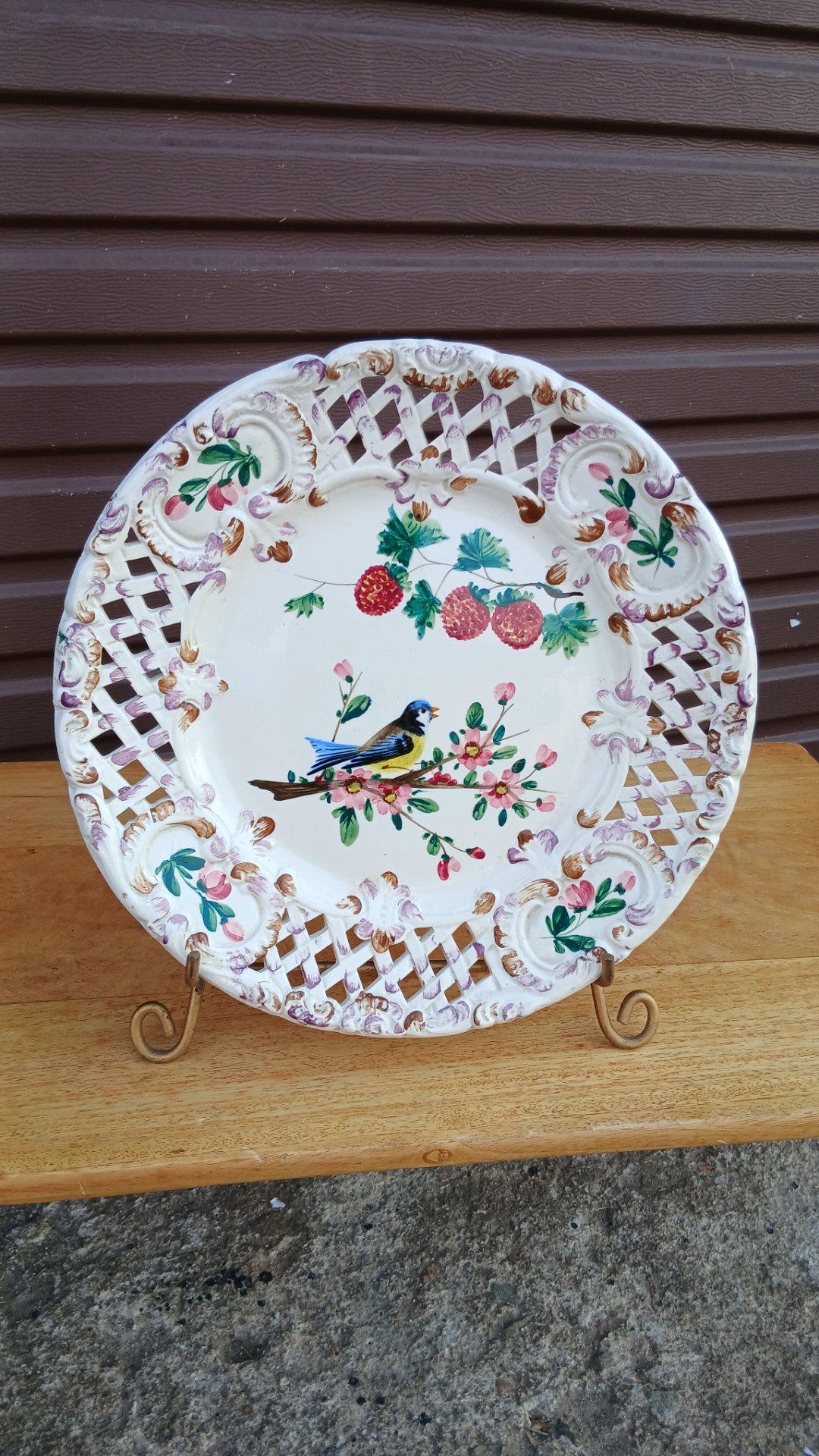 Decorative Italian Hand-Painted Ceramic Plate with Pierced Rim – 35cm, Marked ‘ITALY’