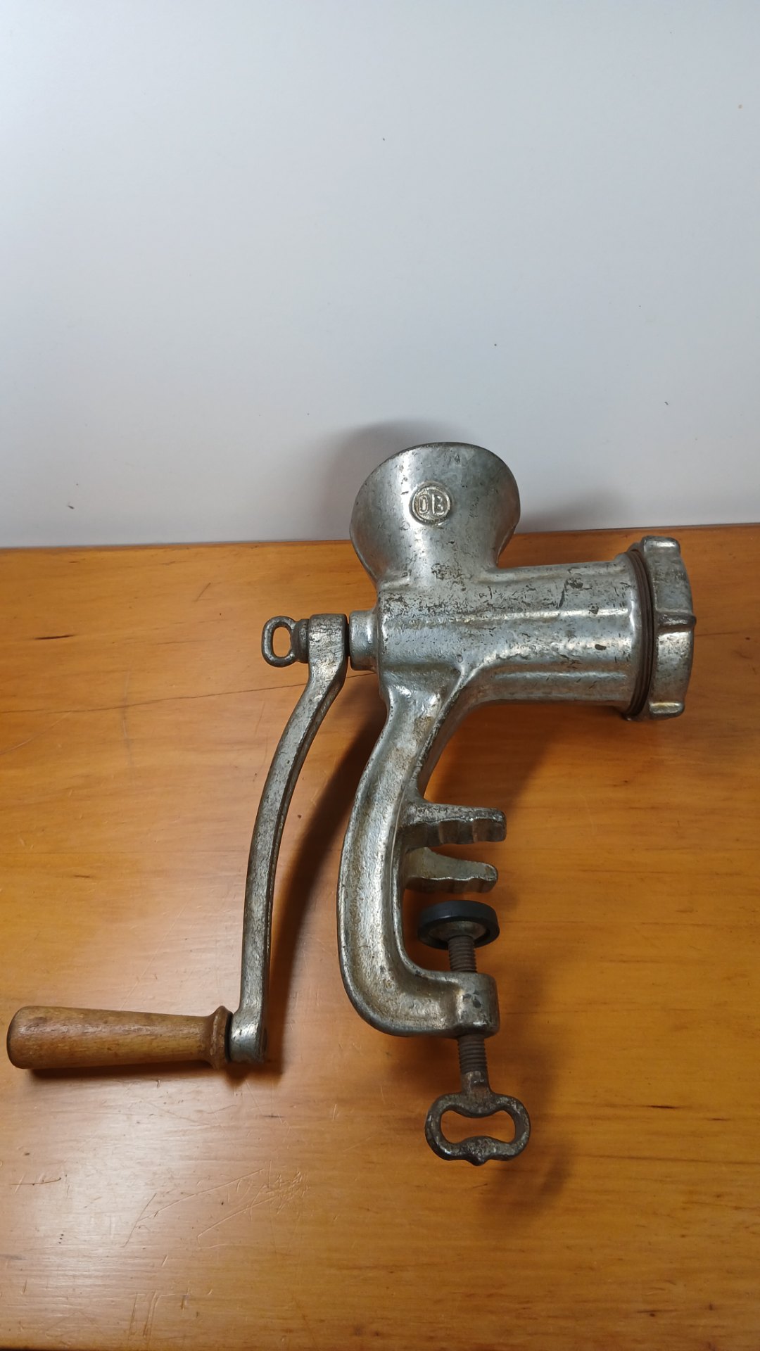 OB Manual Meat Grinder – Vintage Hand-Crank, Clamp-On