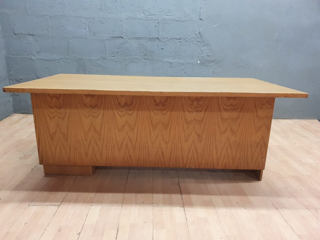 Wood-tone Desk / Large Table (180 x 90 x 72 cm)