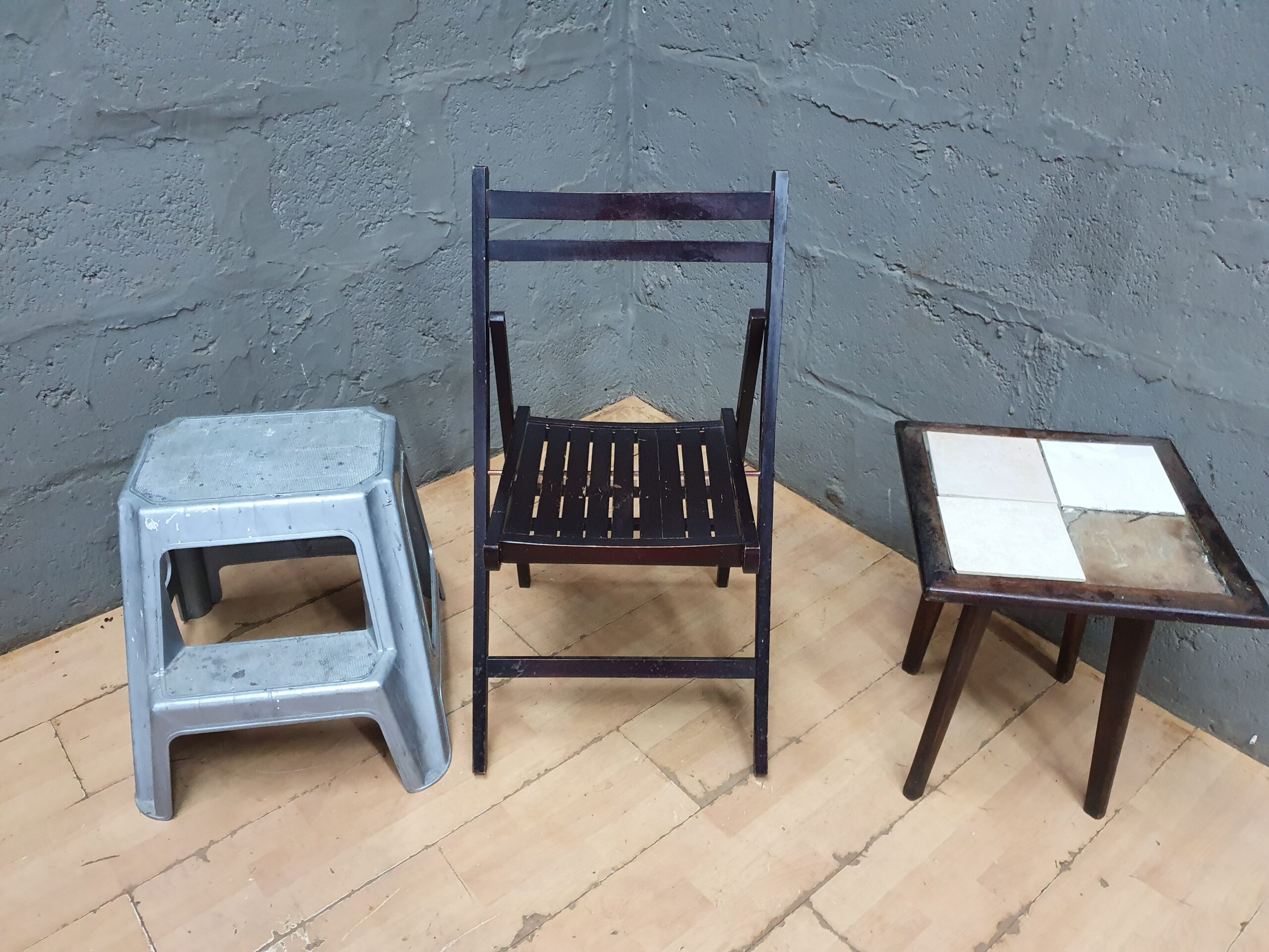 3-piece mixed lot: plastic two-step stool, wooden folding chair, small tile-top side table