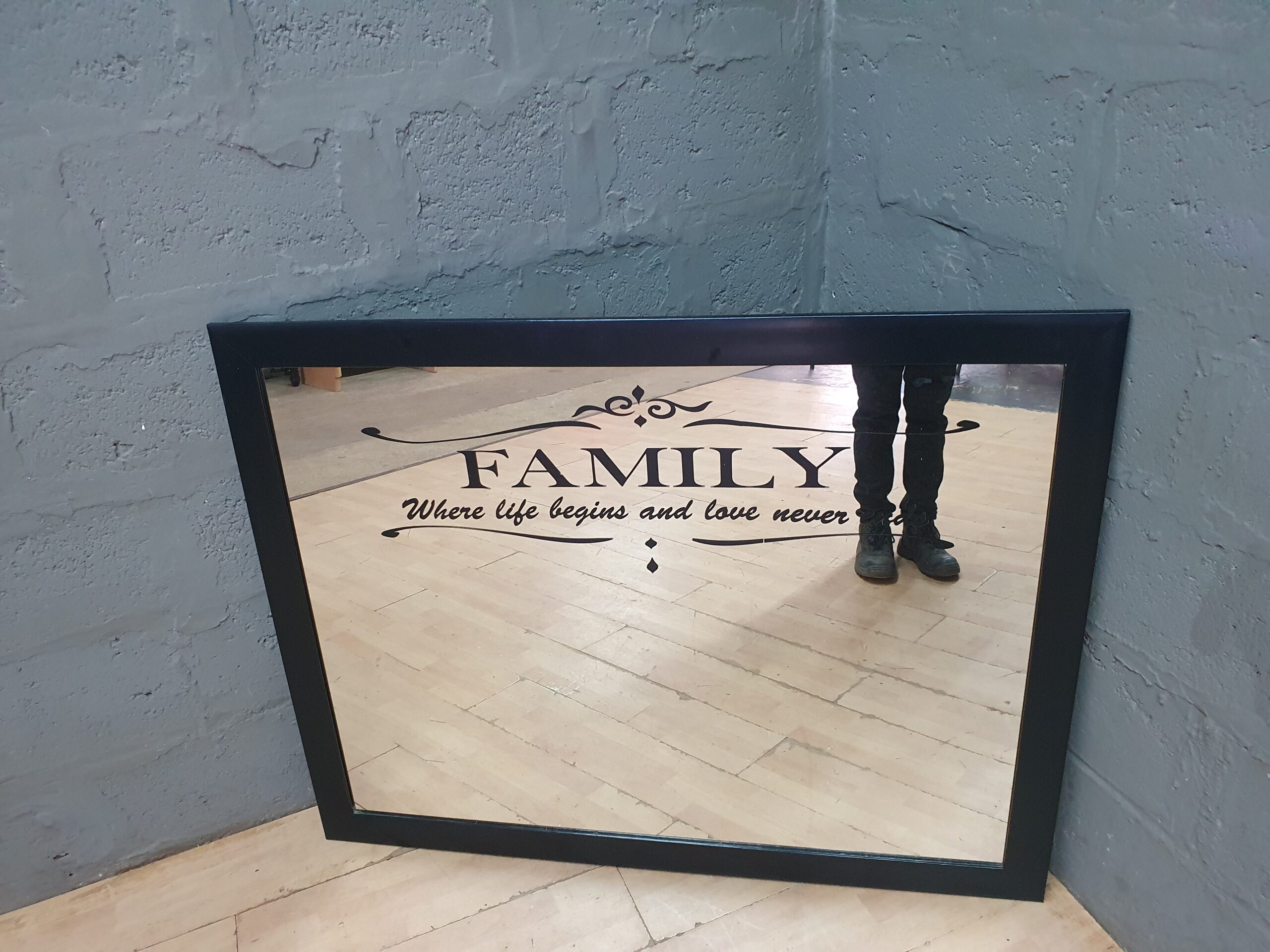 Large Black Framed Wall Mirror with ‘FAMILY’ Decorative Text, 105 x 135 cm
