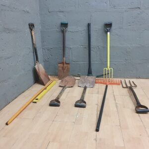 Mixed Lot of Assorted Garden Hand Tools (Approx. 11 Pieces)