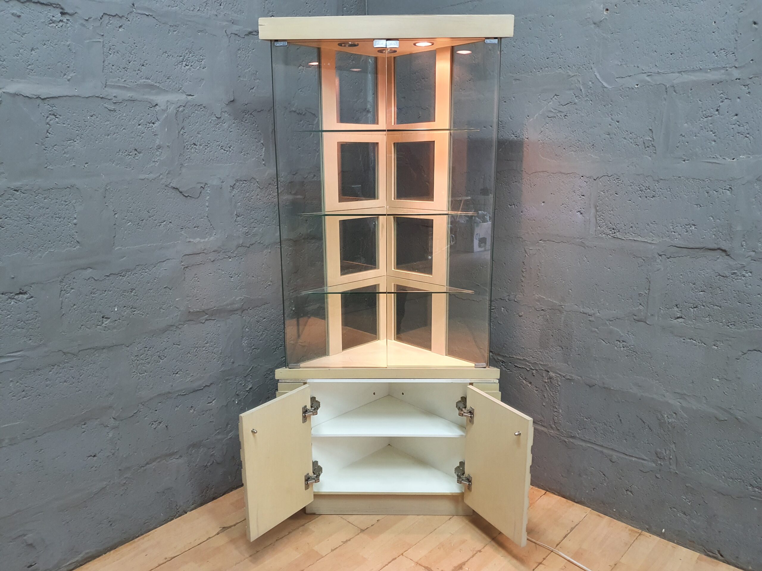 Corner Glass Display Cabinet with Lower Storage (83 x 184 x 60 cm)