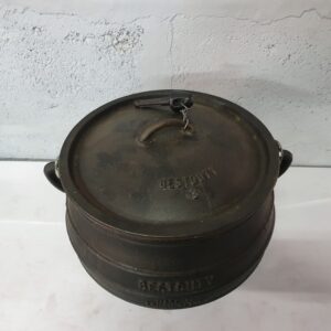 Three-legged cast iron pot with lid (BESTDUTY) — vintage cooking pot, used